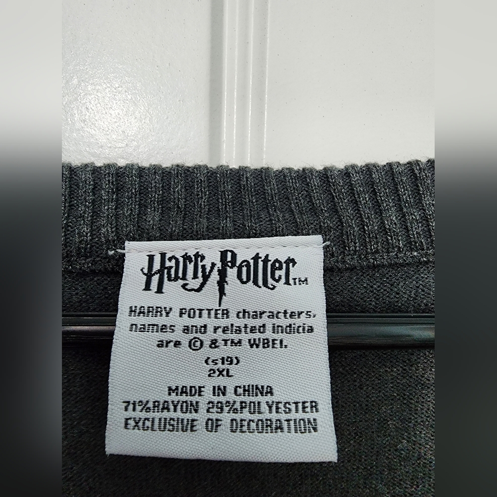 Harry Potter Gryffindor Women's Cardigan, Size 2XL - Picture 3 of 6